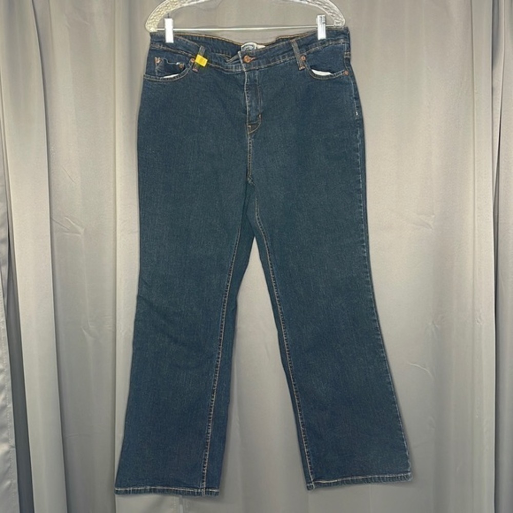 Levi’s signature bootcut‎